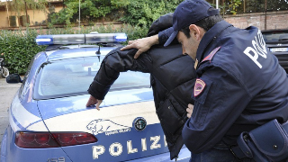 Fermo - Picchiato brutalmente per 600 euro, l’anziana madre fa arrestare due estorsori
